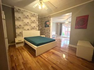 Lounge- click for photo gallery